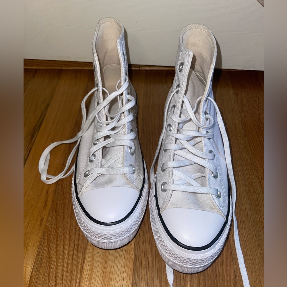 Converse women’s Chuck Taylor All Star Lift sneakers